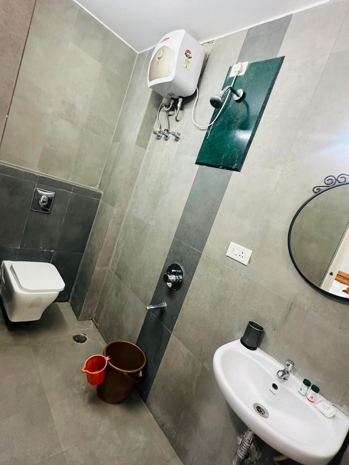 Charming Beautiful 2bhk Jublee Hills Apollo