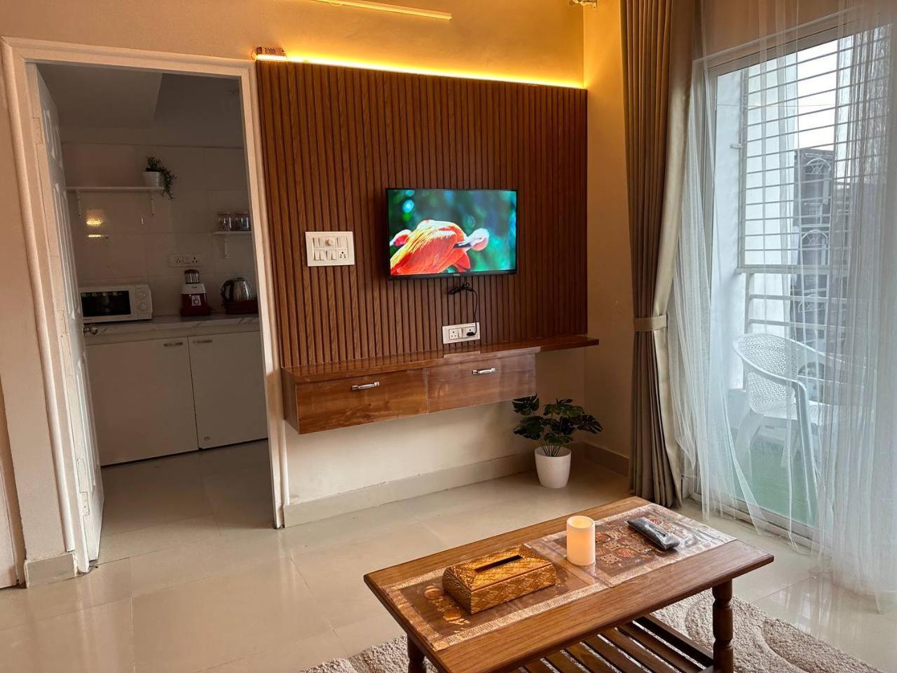 Nk Homes - 2bhk Serviced - Full Furnished & Full Kitchen, Wifi & Balcony Apartment Hyderabad