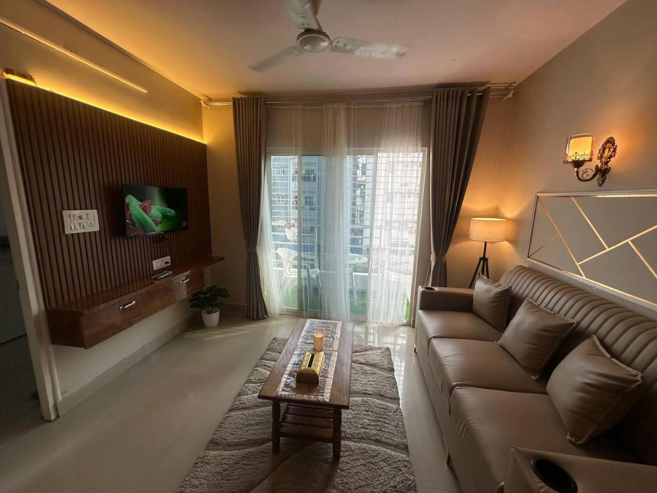 Nk Homes - 2bhk Serviced - Full Furnished & Full Kitchen, Wifi & Balcony Apartment