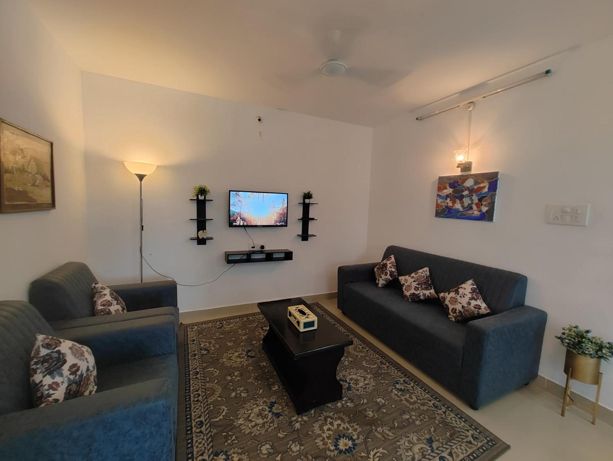 Nk Homes - 2bhk Serviced - Full Furnished & Full Kitchen, Wifi & Balcony * Hyderabad