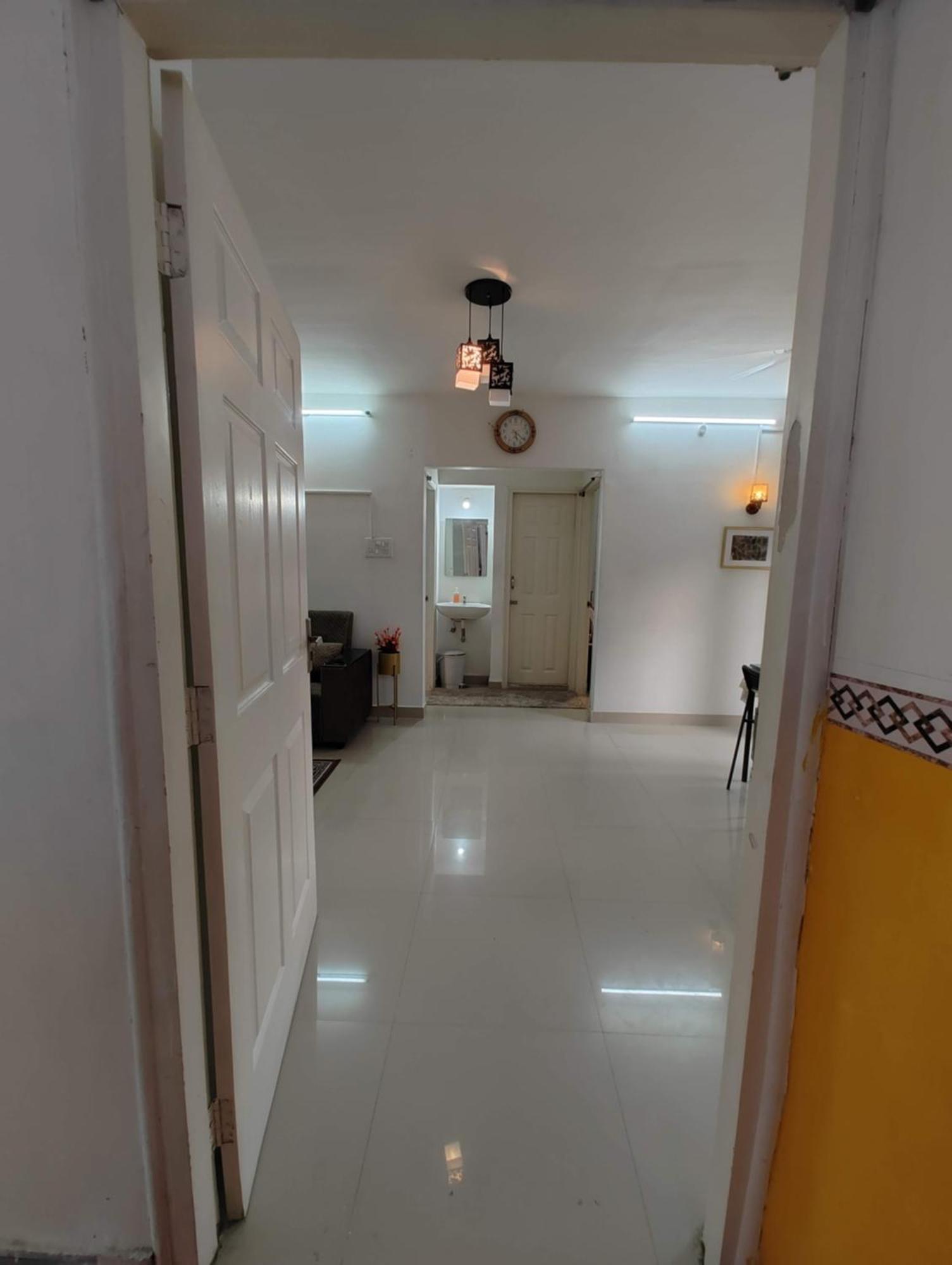 Nk Homes - 2bhk Serviced - Full Furnished & Full Kitchen, Wifi & Balcony