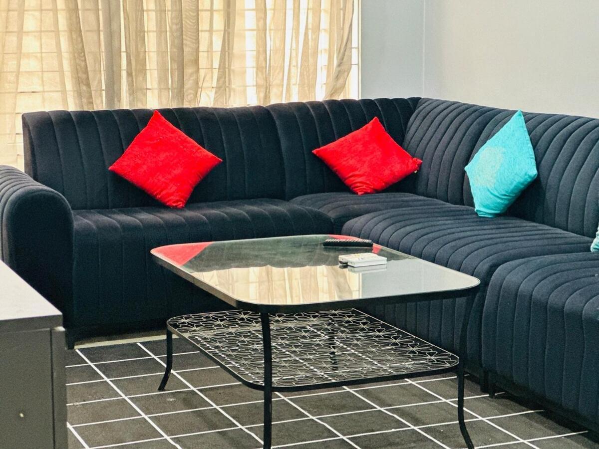 Charming Beautiful 2bhk Jublee Hills Apollo * Hyderabad