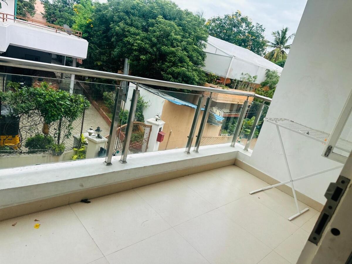 Charming Beautiful 2bhk Jublee Hills Apollo Apartment