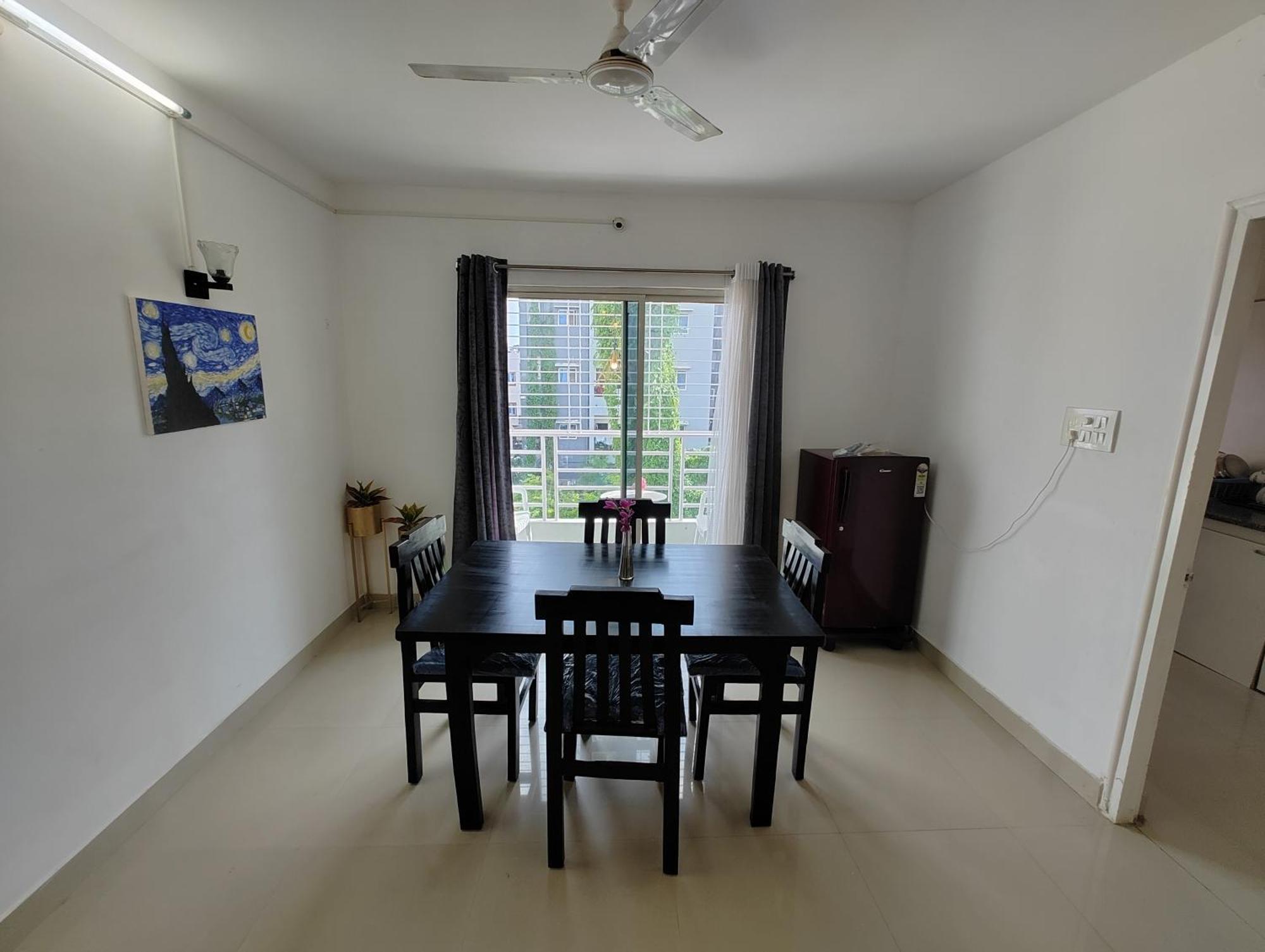 Nk Homes - 2bhk Serviced - Full Furnished & Full Kitchen, Wifi & Balcony Apartment *