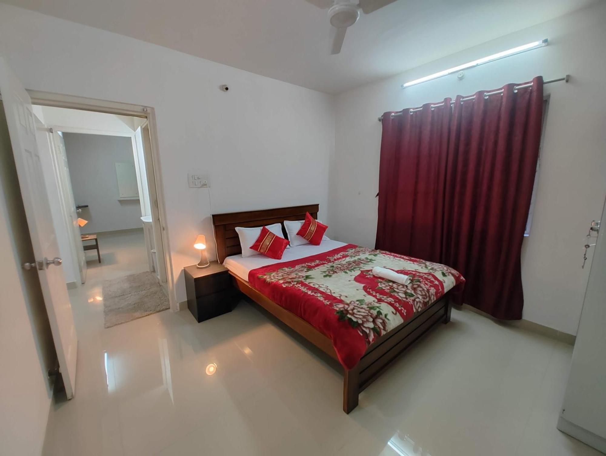 Nk Homes - 2bhk Serviced - Full Furnished & Full Kitchen, Wifi & Balcony Apartment Hyderabad