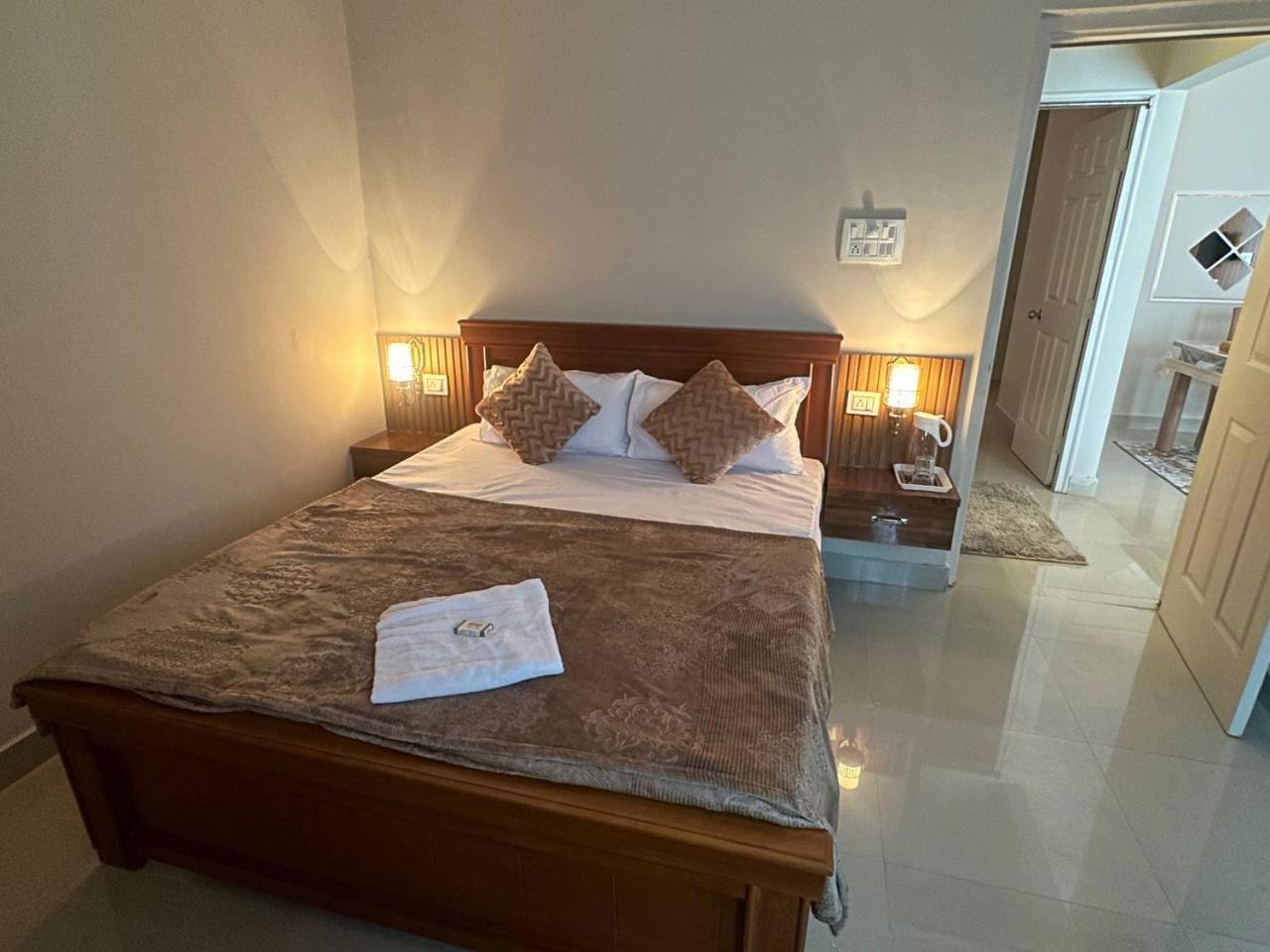 Nk Homes - 2bhk Serviced - Full Furnished & Full Kitchen, Wifi & Balcony * Hyderabad