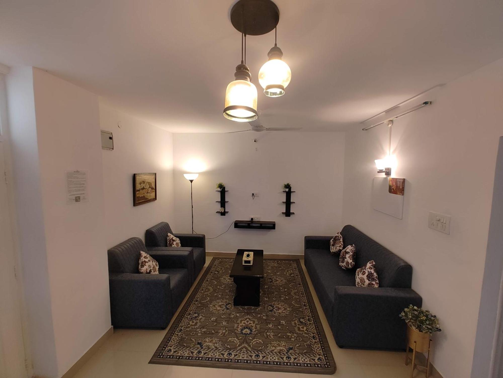 Nk Homes - 2bhk Serviced - Full Furnished & Full Kitchen, Wifi & Balcony *