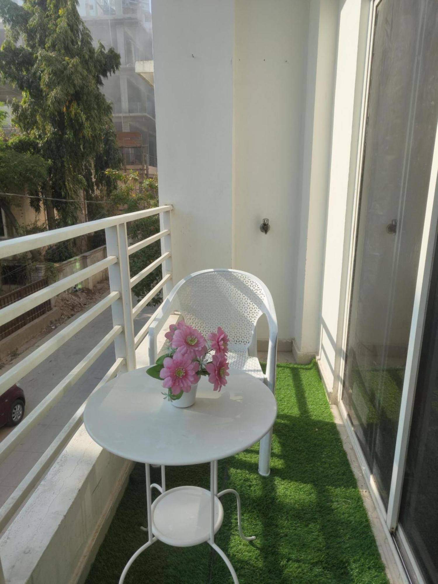 Nk Homes - 2bhk Serviced - Full Furnished & Full Kitchen, Wifi & Balcony