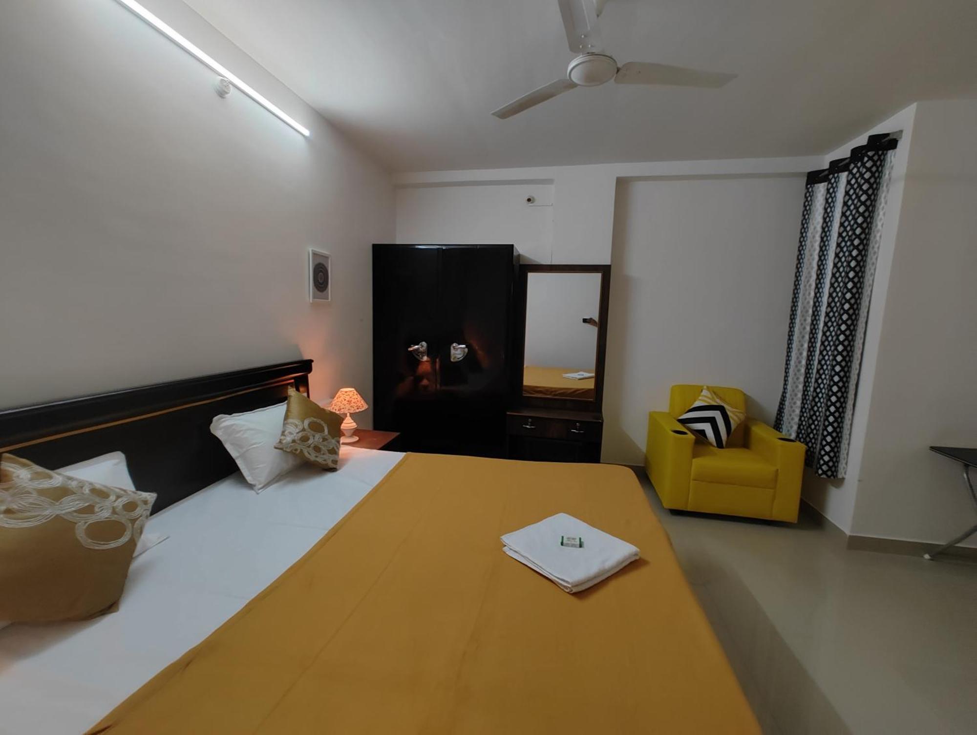 Nk Homes - 2bhk Serviced - Full Furnished & Full Kitchen, Wifi & Balcony * Hyderabad