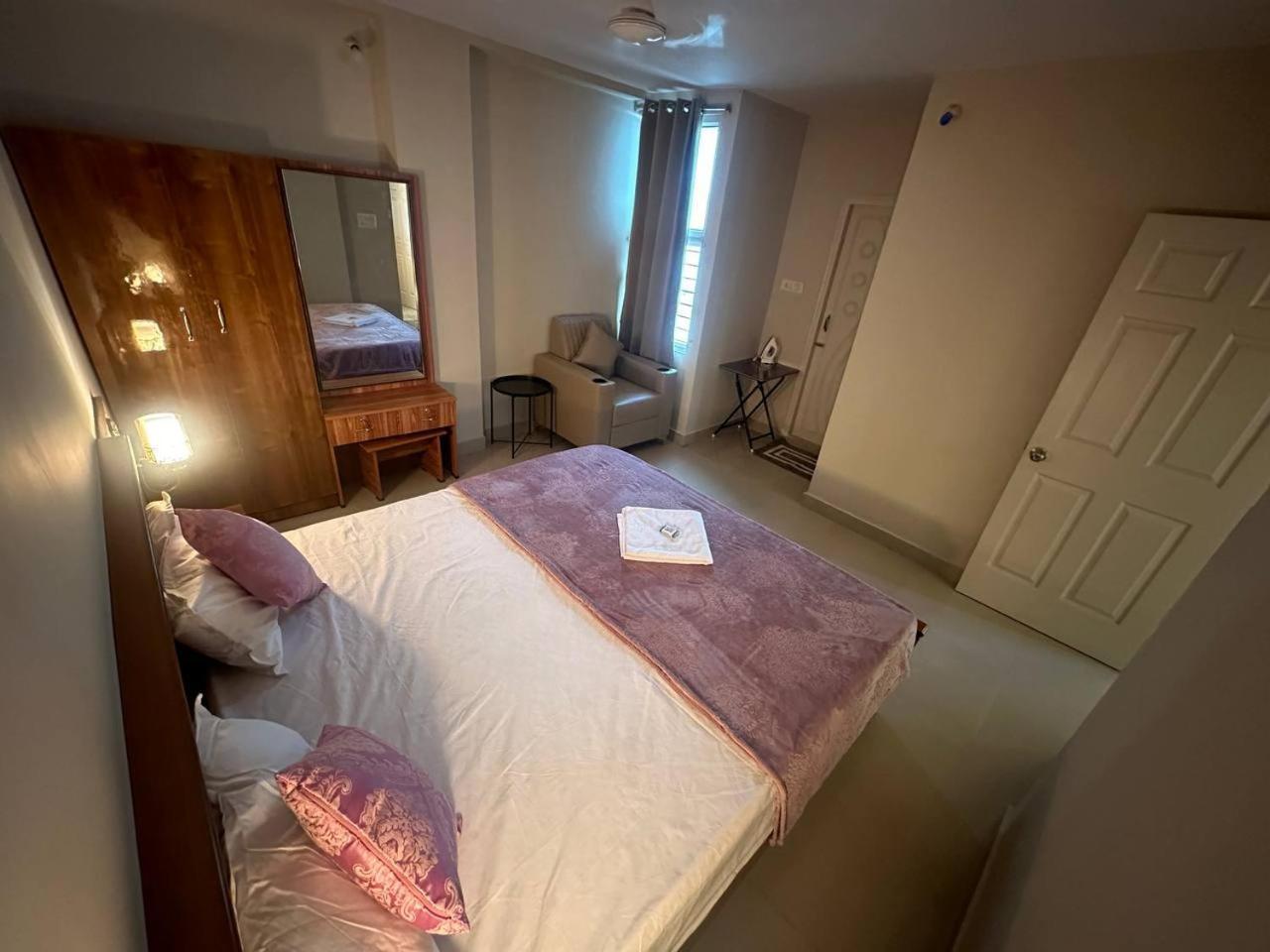 Nk Homes - 2bhk Serviced - Full Furnished & Full Kitchen, Wifi & Balcony Apartment