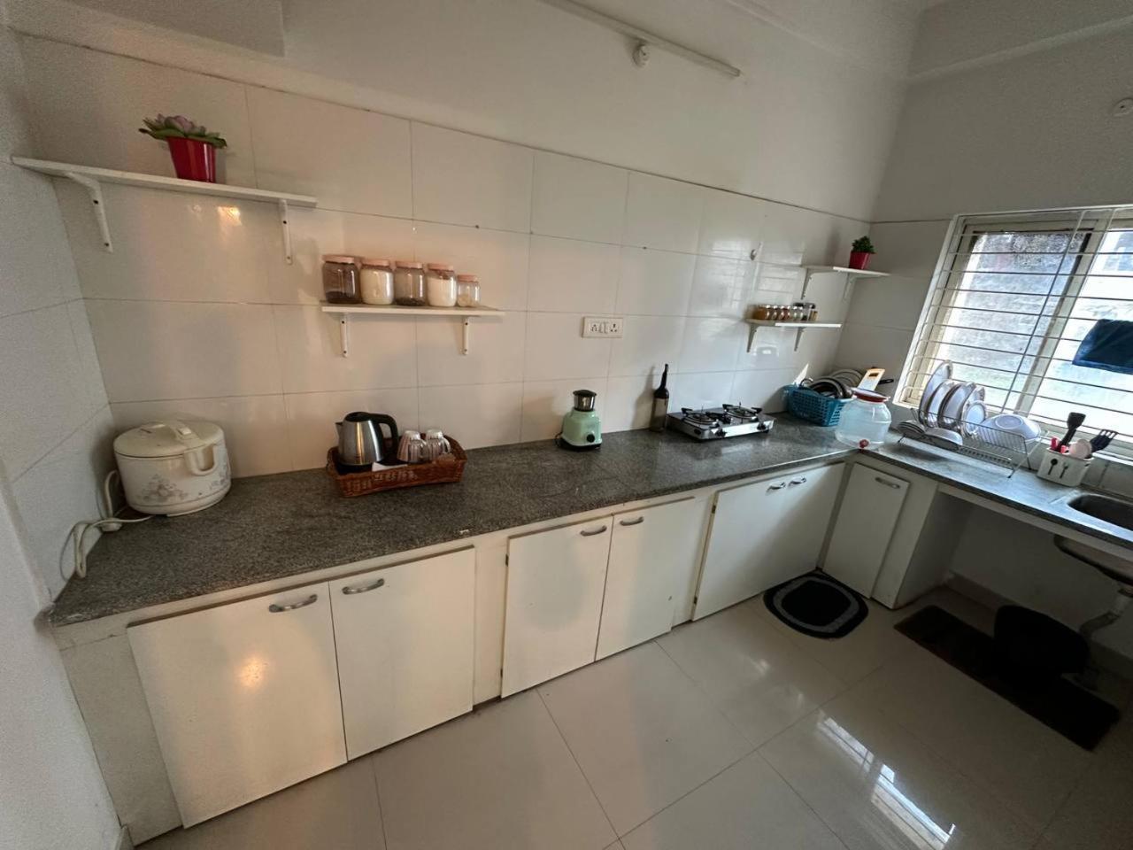 Nk Homes - 2bhk Serviced - Full Furnished & Full Kitchen, Wifi & Balcony Apartment