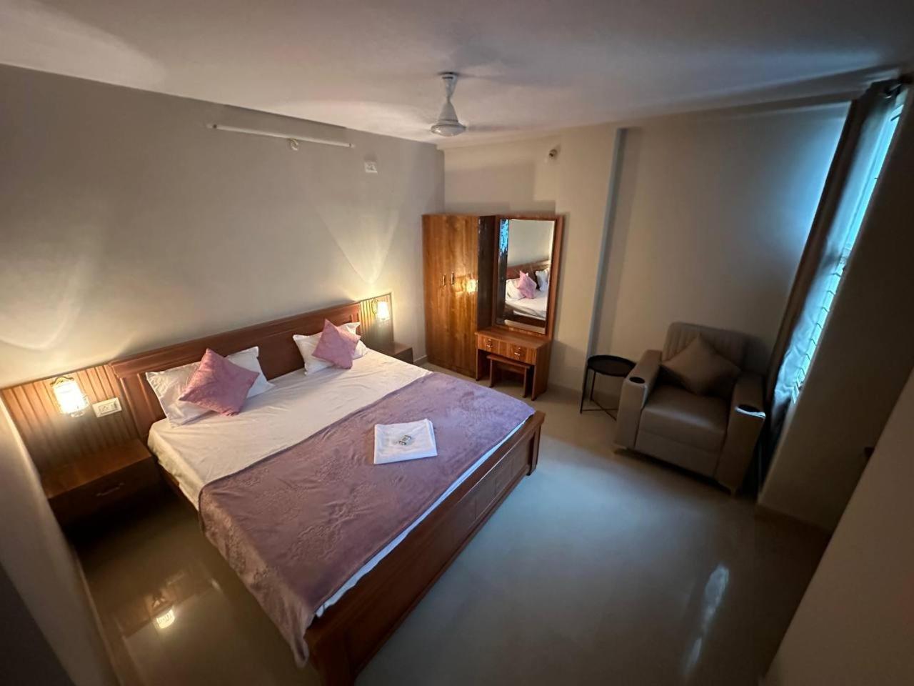 Apartment Nk Homes - 2bhk Serviced - Full Furnished & Full Kitchen, Wifi & Balcony *