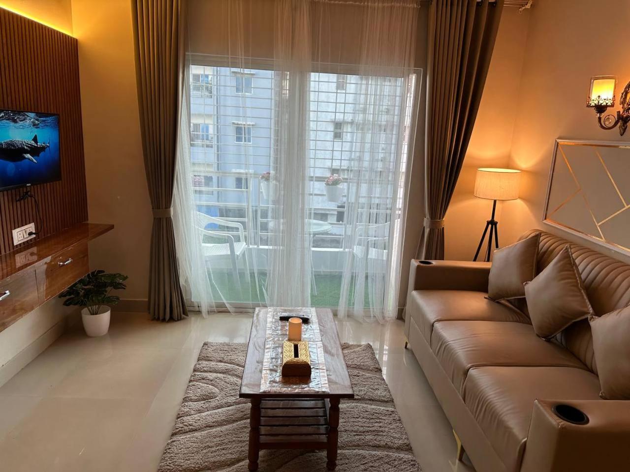 Nk Homes - 2bhk Serviced - Full Furnished & Full Kitchen, Wifi & Balcony Apartment Hyderabad