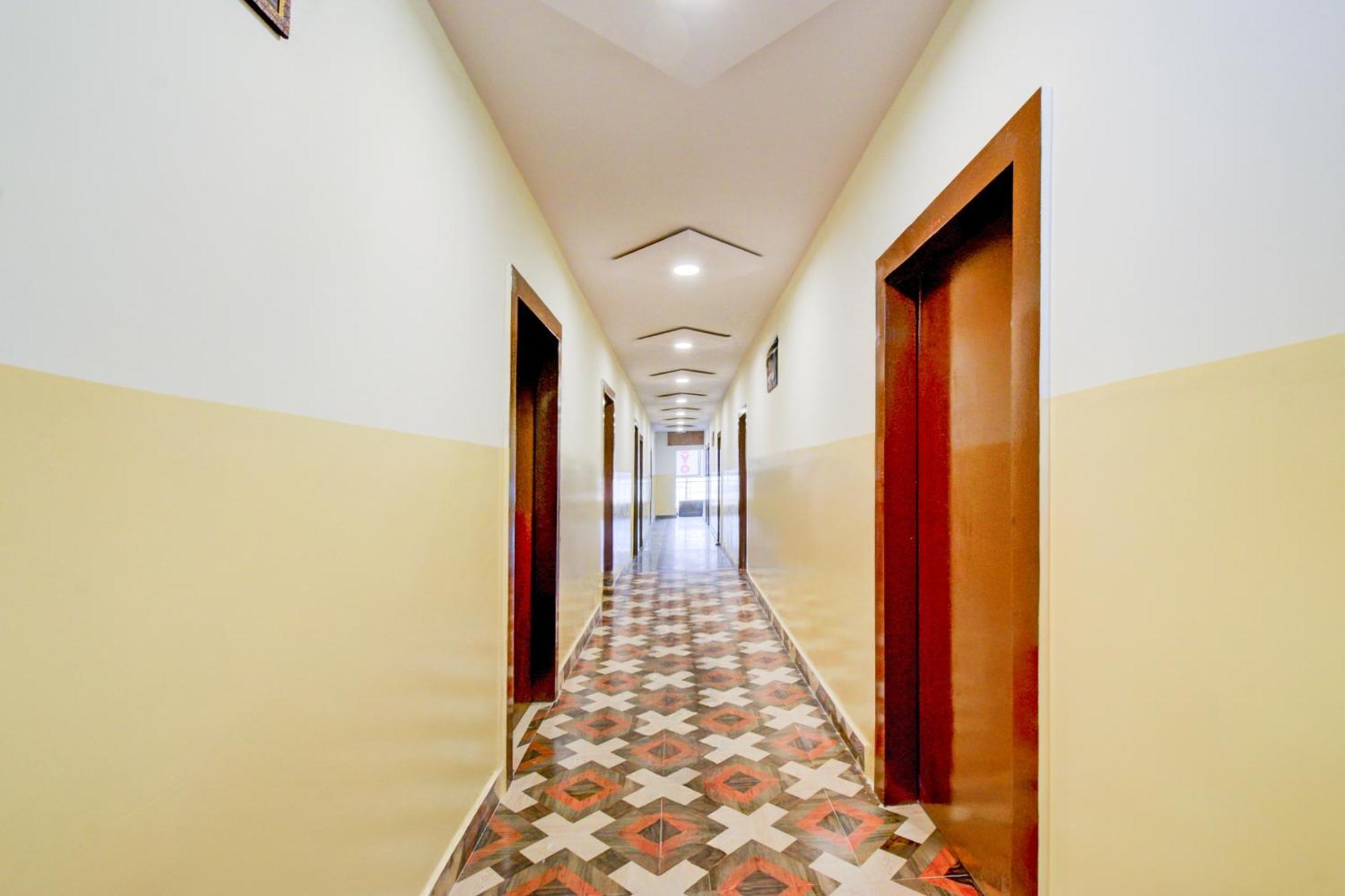Hotel O Everest Sururnagar