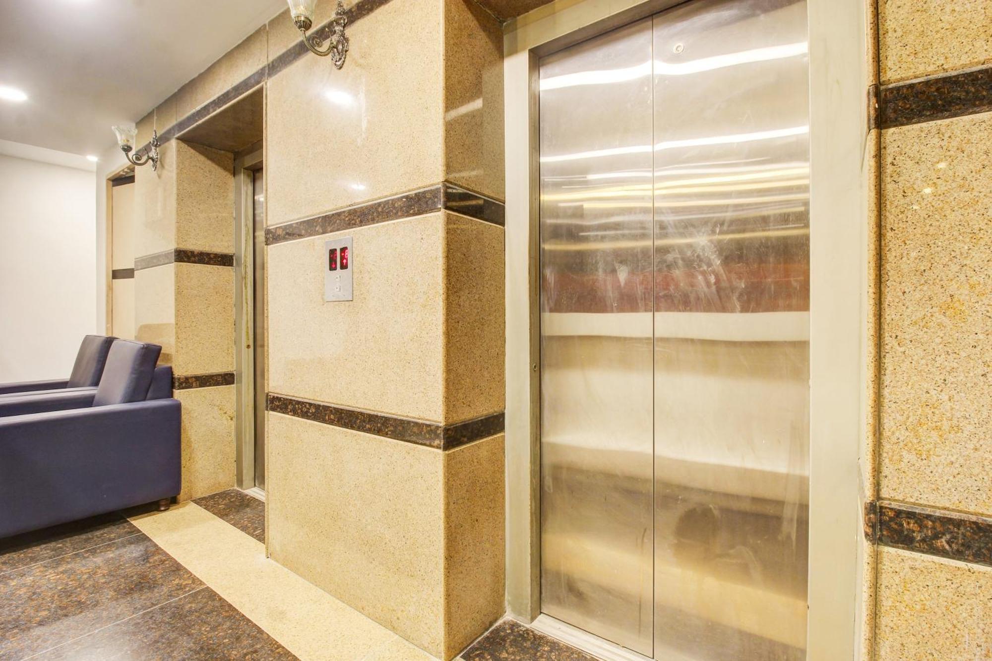 Hotel Super Townhouse Rcc Banjara Hills