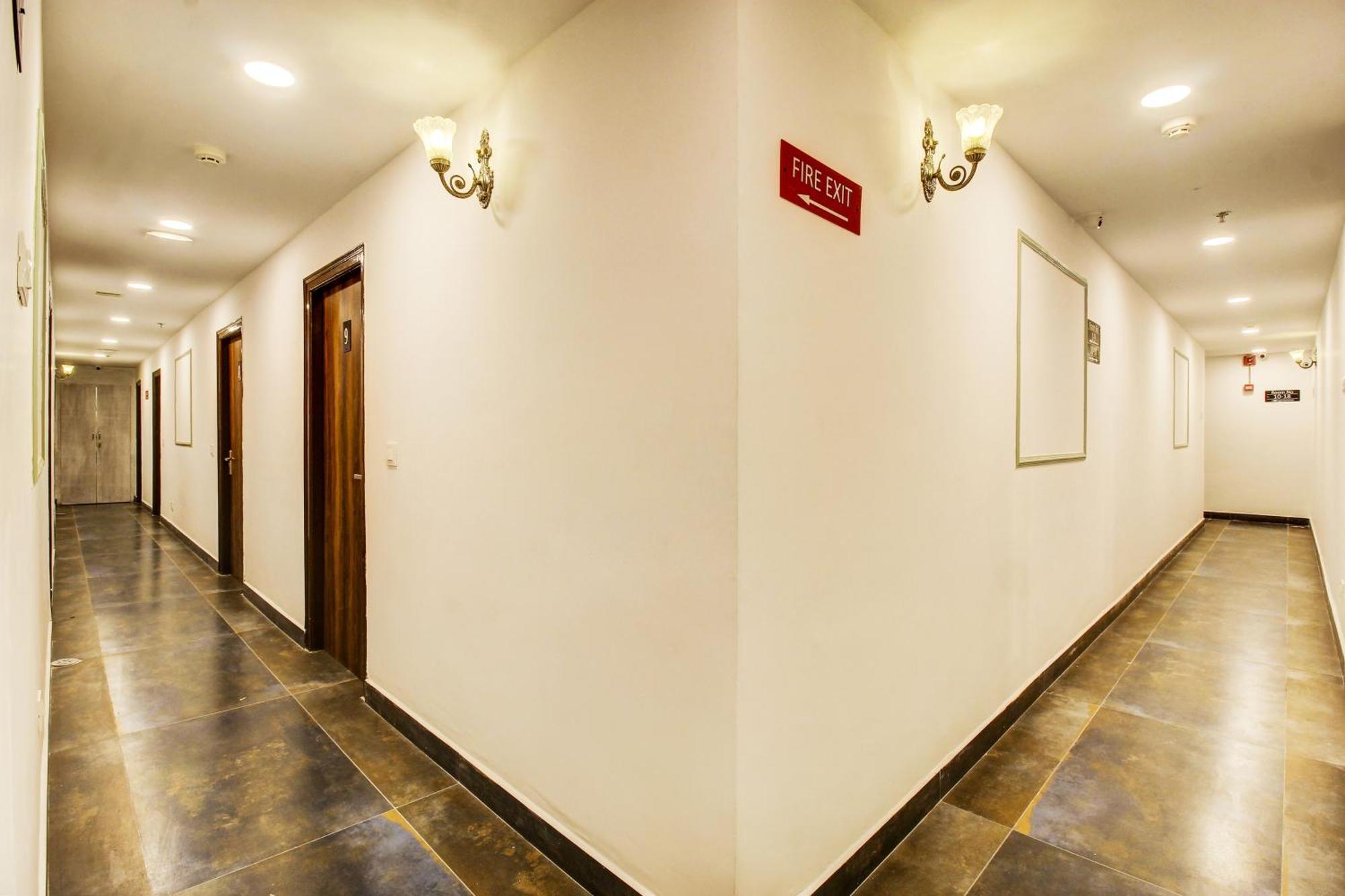 Super Townhouse Rcc Banjara Hills Hotel Hyderabad