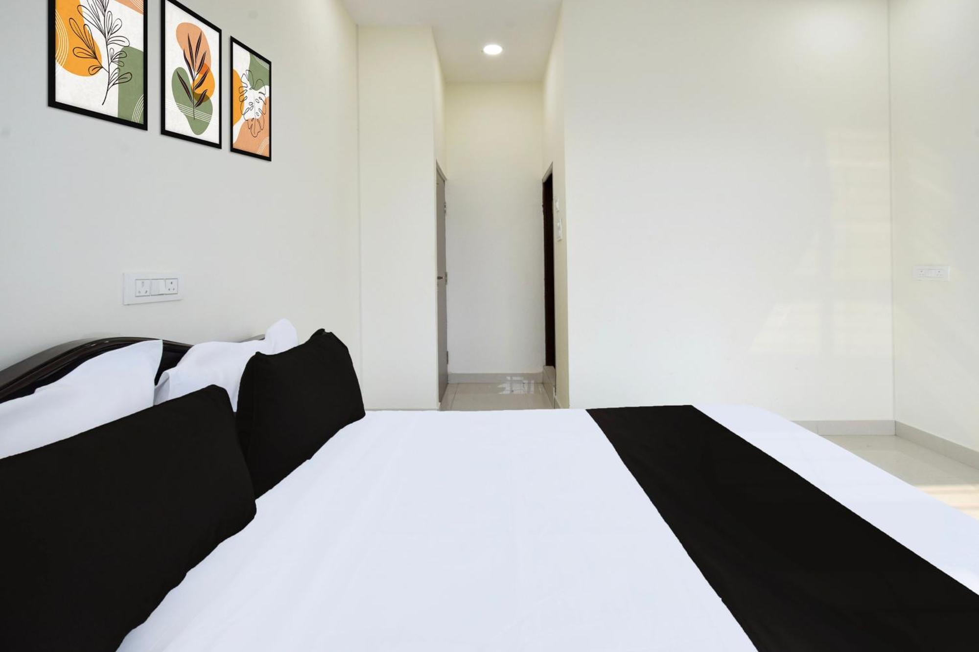 Hotel O Rks Nearby Narsingi, Kokapet, And Neknampur