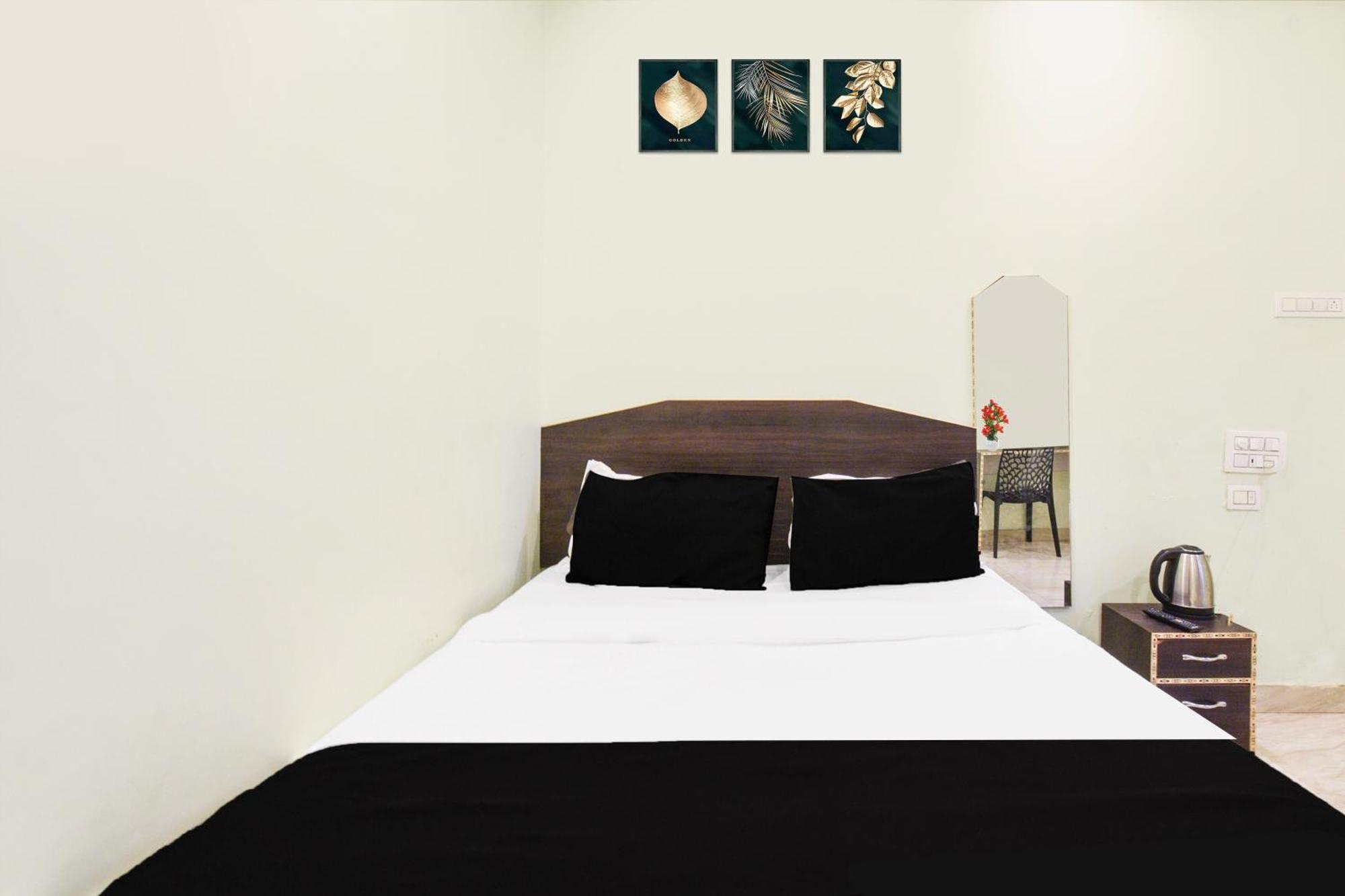 Hotel Super Collection O Shamshabad