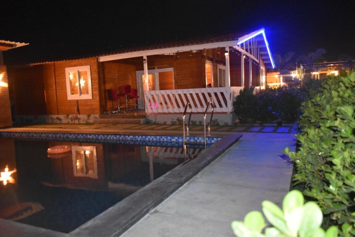 Chalet Private Pool 3bhk Wooden Moinabad Kukufarm *