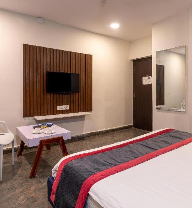 Blossoms Abhi Residency- Opp Hitex Charminar Arch- Free Early Check-in 3*