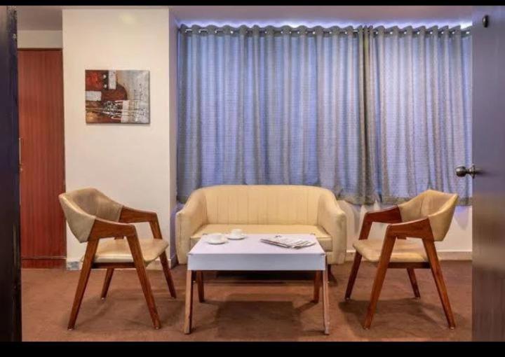 Blossoms Abhi Residency- Opp Hitex Charminar Arch- Free Early Check-in 3* Hyderabad