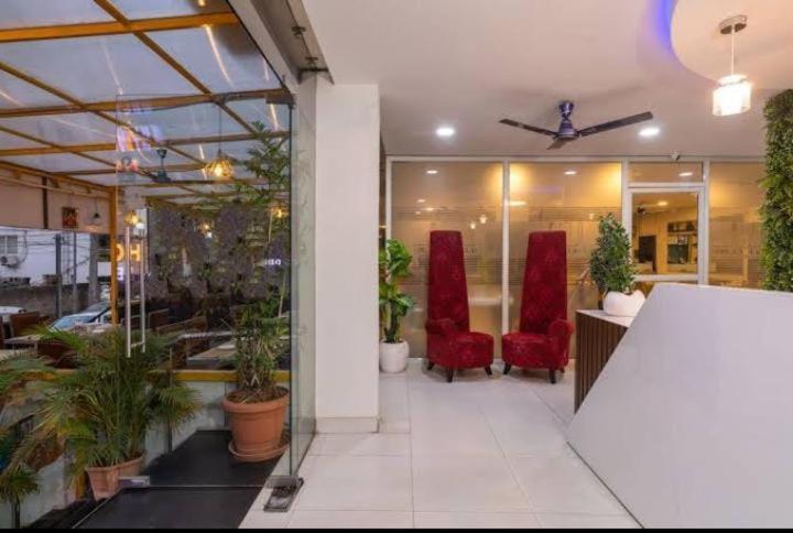 Blossoms Abhi Residency- Opp Hitex Charminar Arch- Free Early Check-in Hotel 3*
