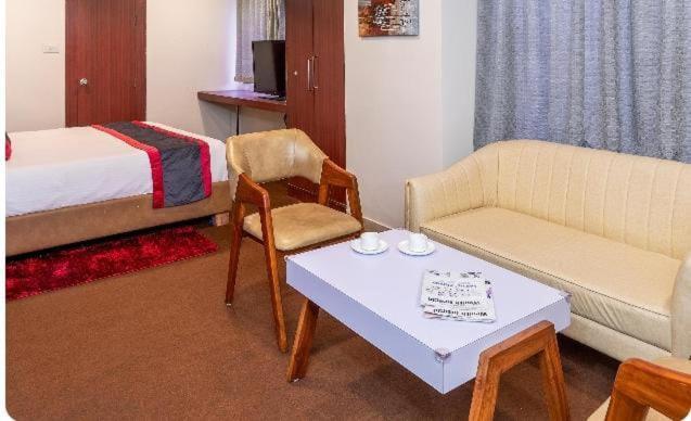 Blossoms M Hotel- Free Early Check In- Opp Hitex Charminar Arch 3*
