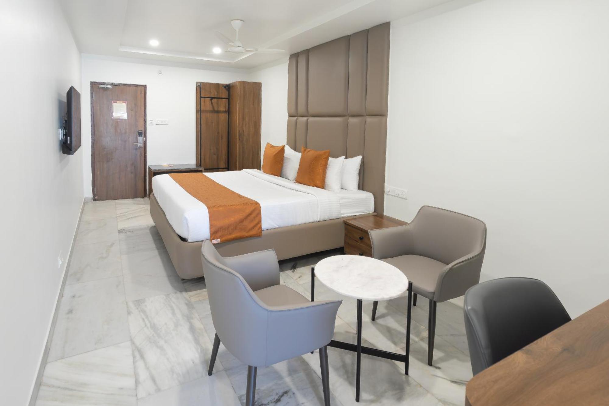 Kinara Grand Hotel