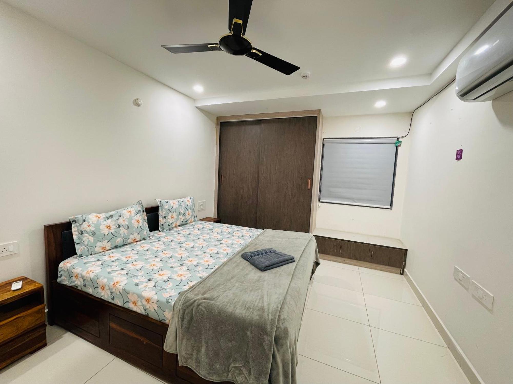 Noah Suits-2bhk Nearusconsulate Apartment