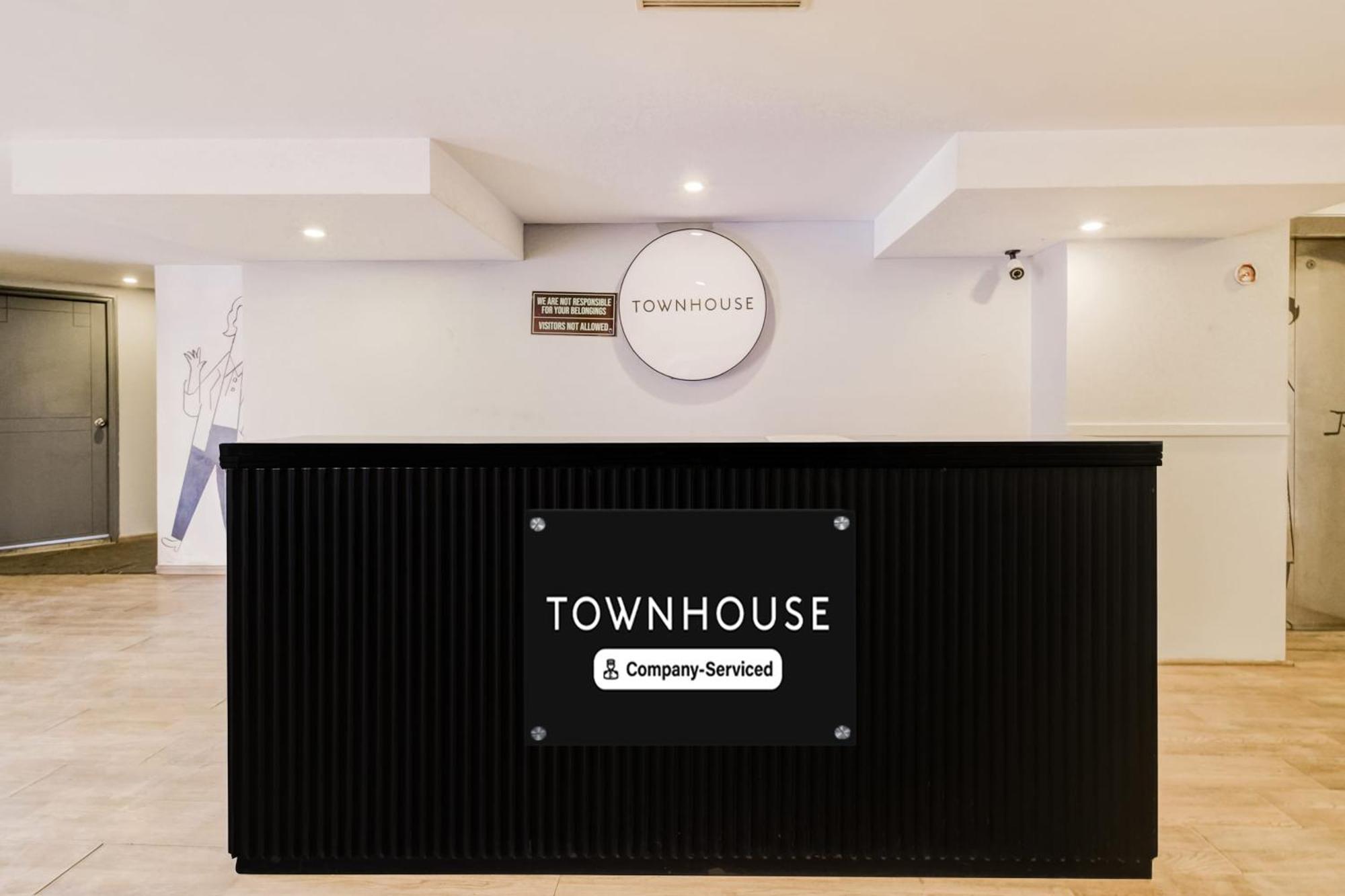 Super Townhouse Lakdikapul 4*