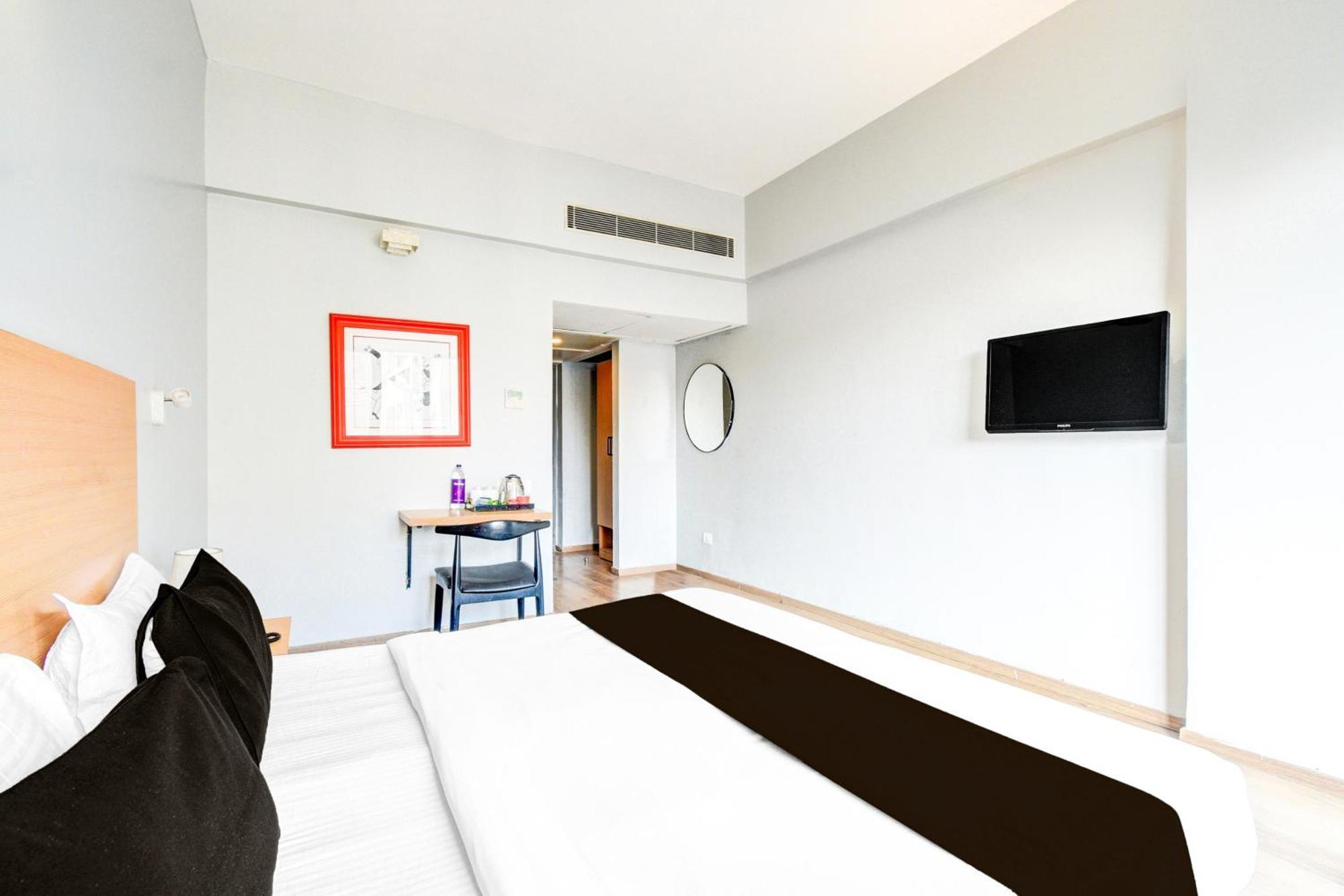 Super Townhouse Lakdikapul Hotel