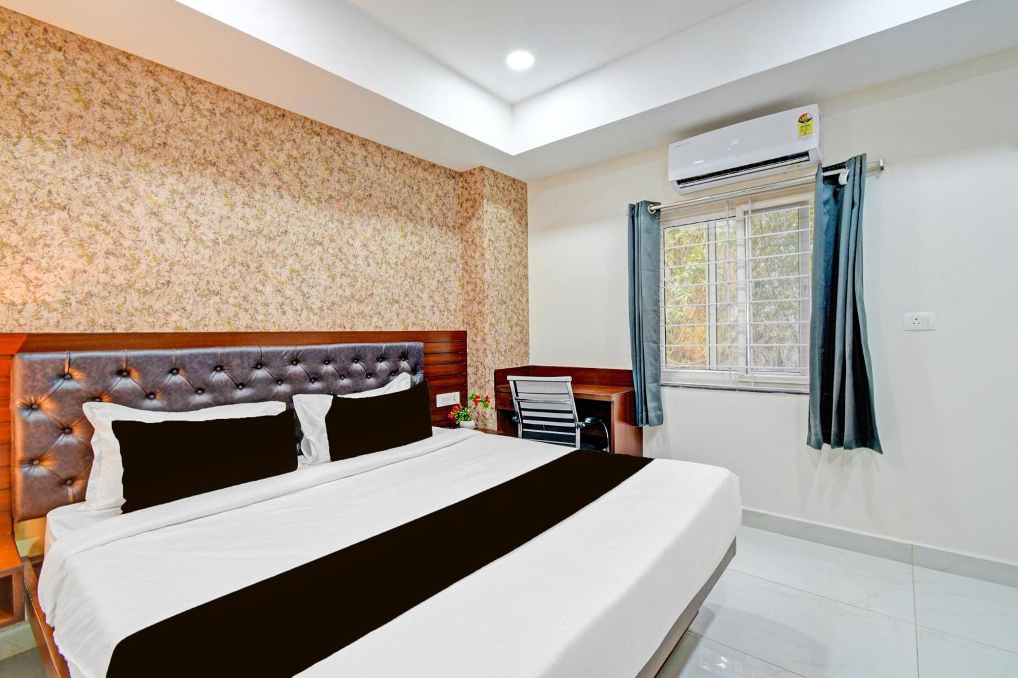 Super O Laura Hotel 3*
