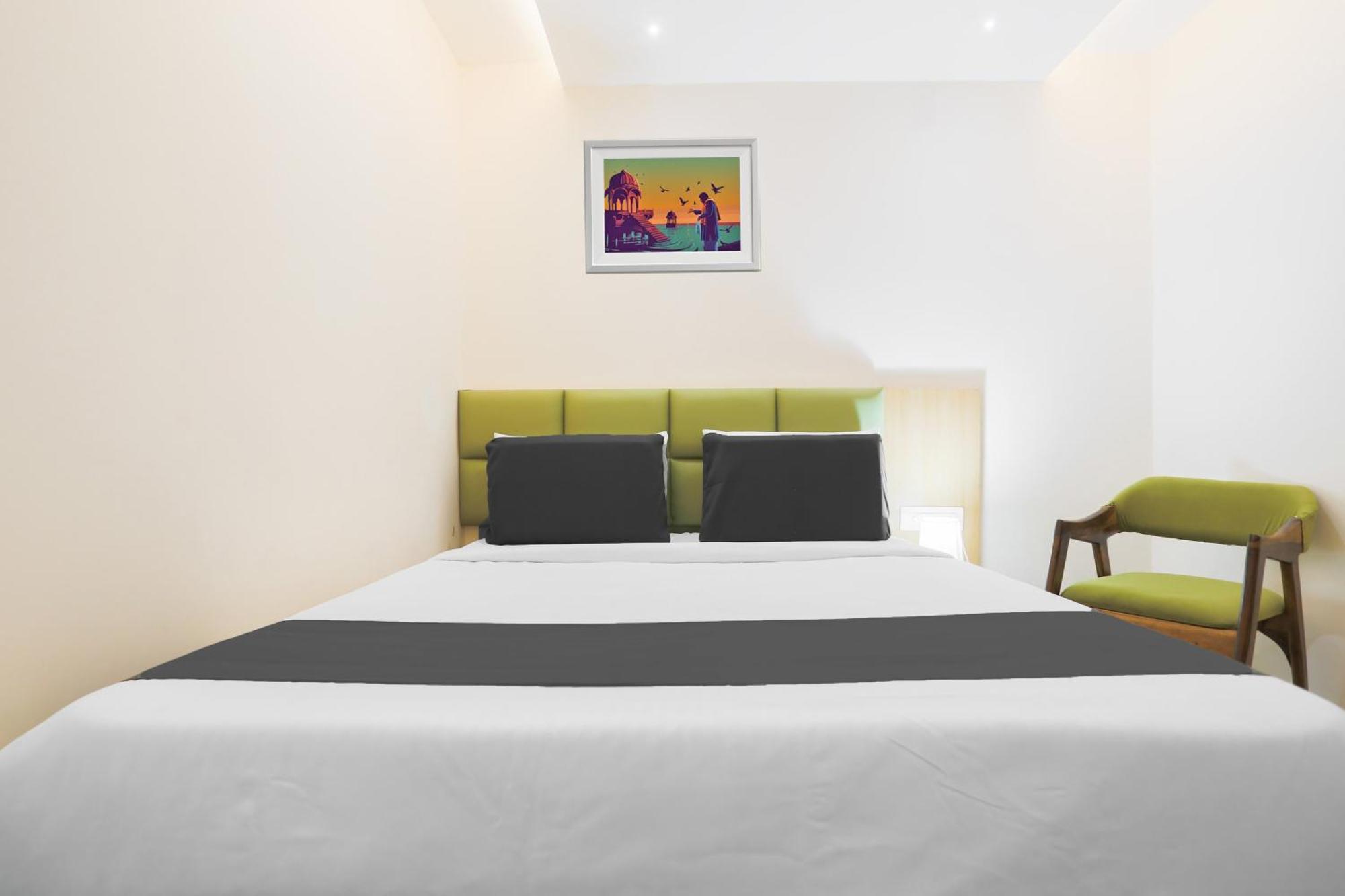 Hotel Super O S S Comforts 3*