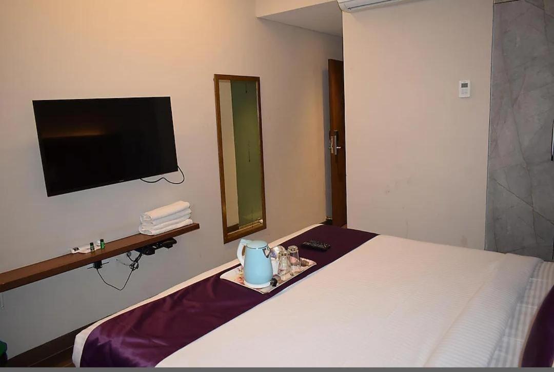 Hotel Blossom Abhi Residency - Opp Cyber Tower- A Luxury Collection Hotel- Free Early Check-ins