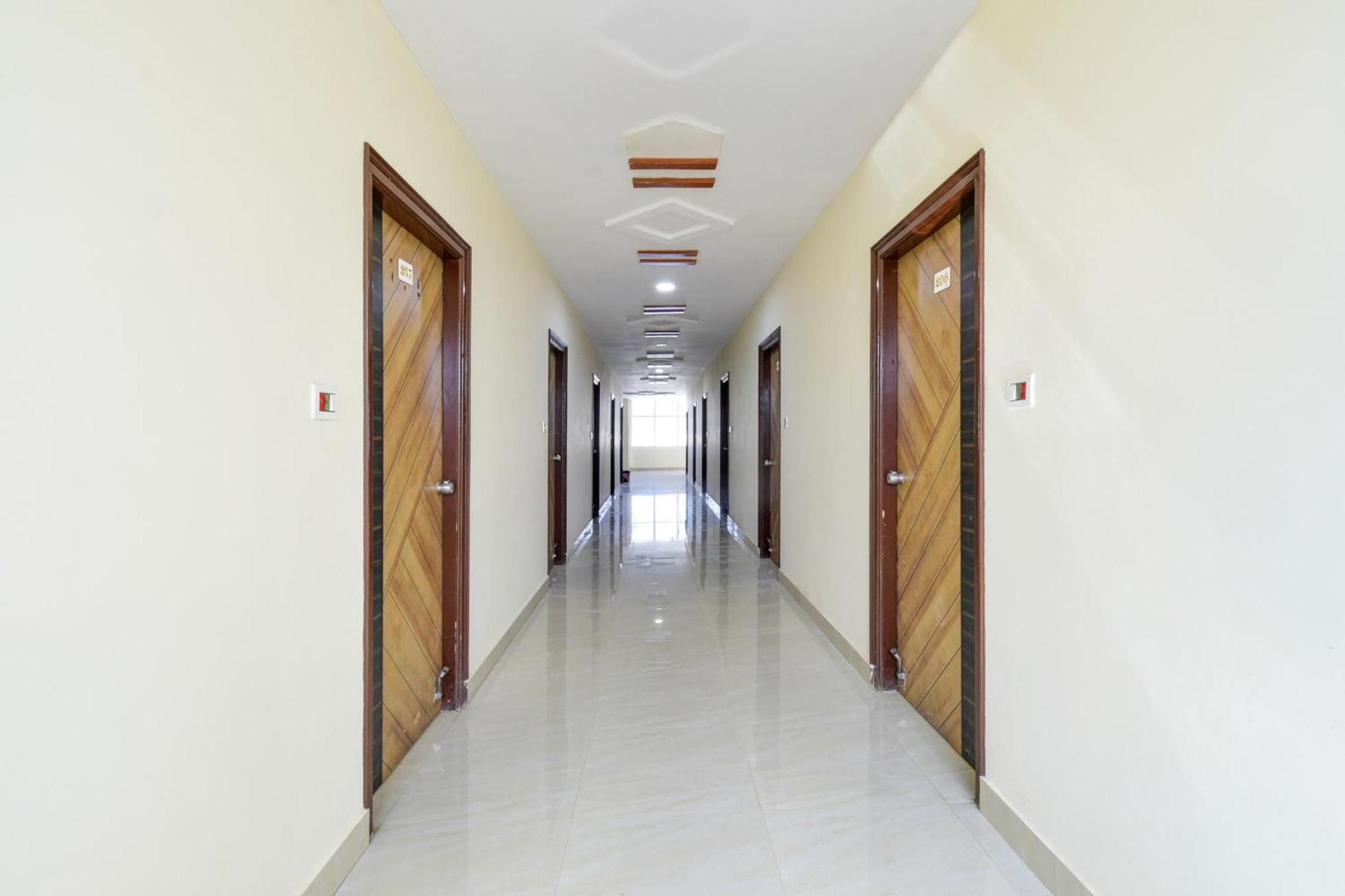 Hotel Super O Bolligudem