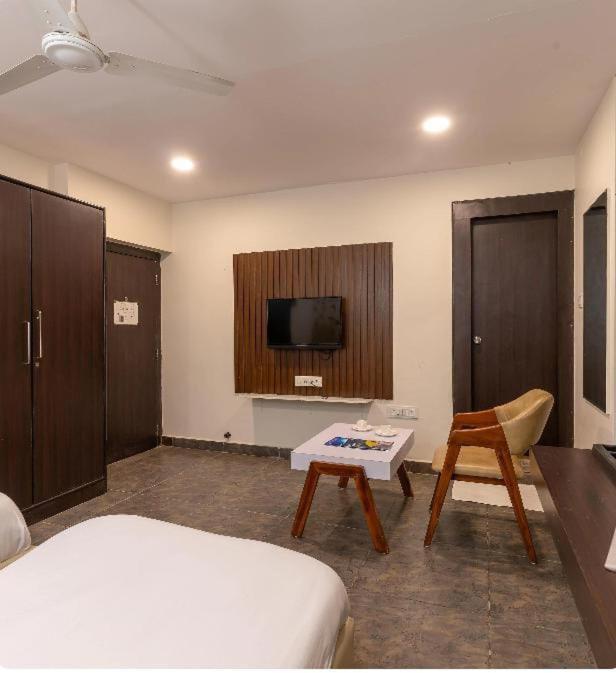 Blossom Abhi Residency - Opp Cyber Tower- A Luxury Collection Hotel- Free Early Check-ins Hotel 3*