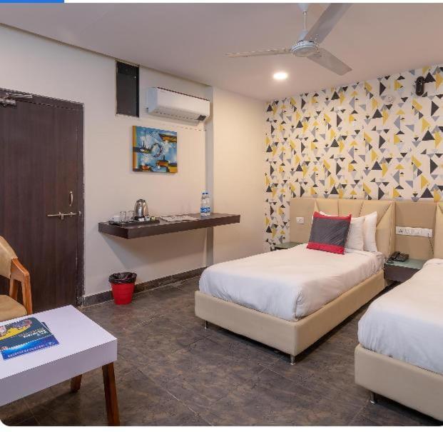 Blossom Abhi Residency - Opp Cyber Tower- A Luxury Collection Hotel- Free Early Check-ins Hyderabad