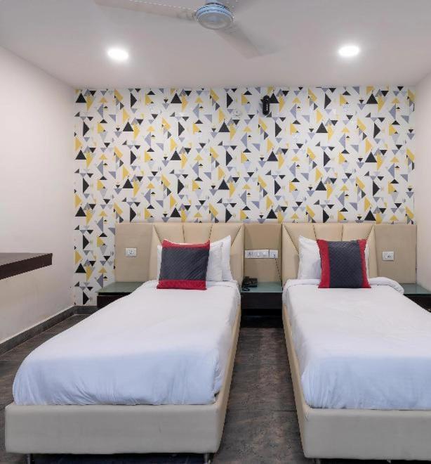 Blossom Abhi Residency - Opp Cyber Tower- A Luxury Collection Hotel- Free Early Check-ins