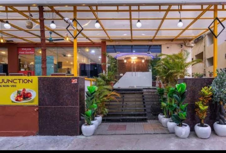 Blossom Abhi Residency - Opp Cyber Tower- A Luxury Collection Hotel- Free Early Check-ins Hotel