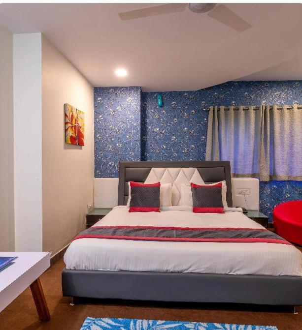 Blossom Abhi Residency - Opp Cyber Tower- A Luxury Collection Hotel- Free Early Check-ins Hotel