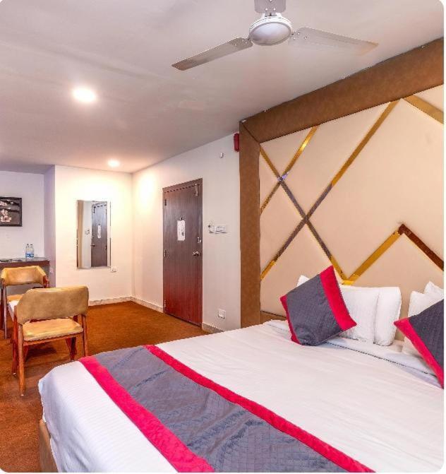 Hotel Blossom Abhi Residency - Opp Cyber Tower- A Luxury Collection Hotel- Free Early Check-ins