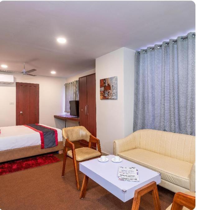 Hotel Blossom Abhi Residency - Opp Cyber Tower- A Luxury Collection Hotel- Free Early Check-ins 3*