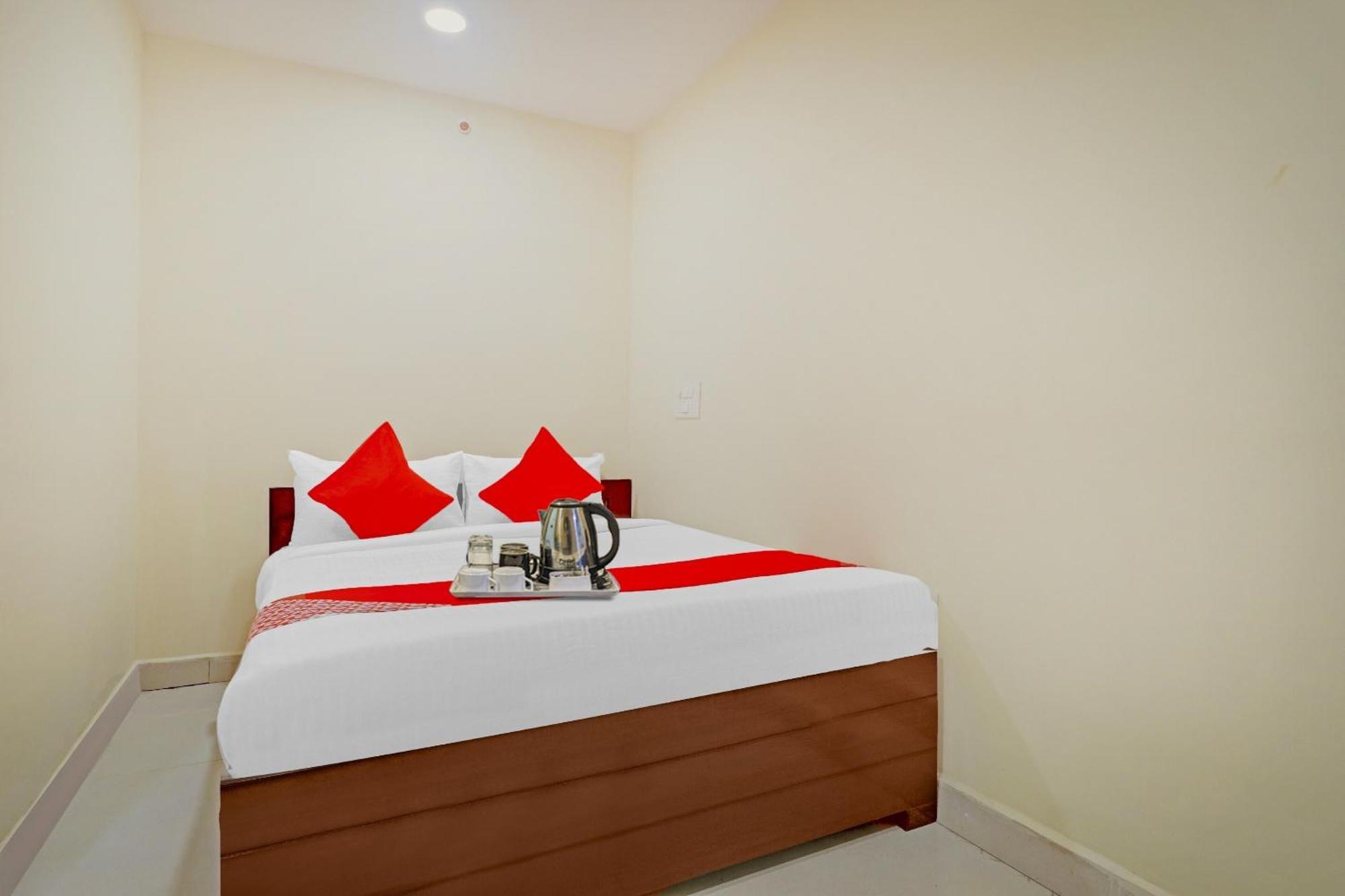 O Aayush Hotel 3*