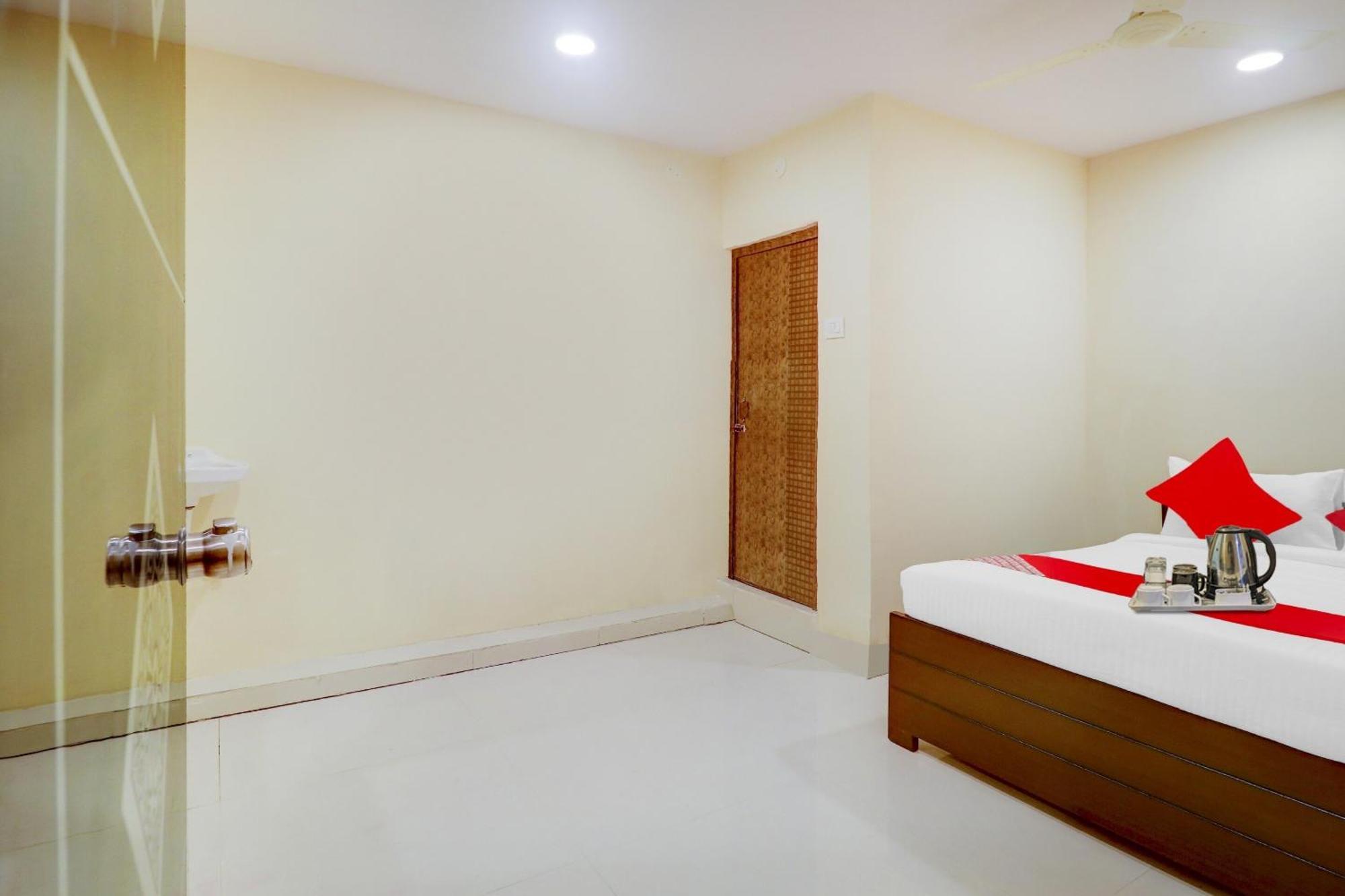 Hotel O Aayush 3*