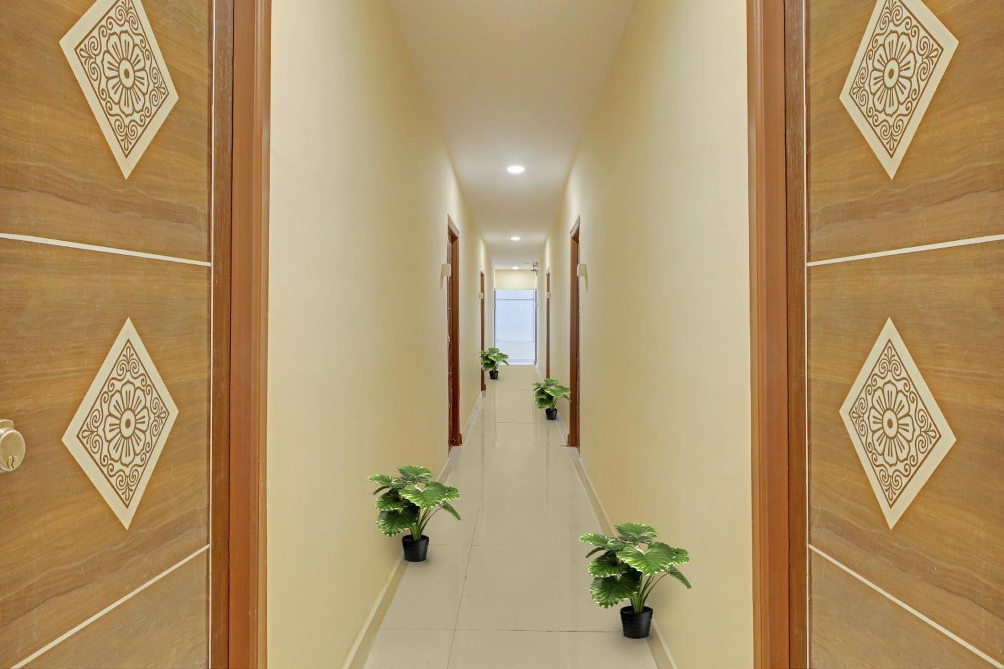 O Aayush Hotel 3*