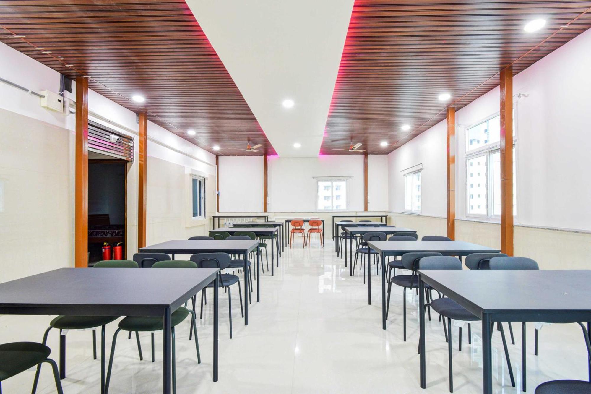 Hotel Super Townhouse Kokapet Near Gar Gundipet