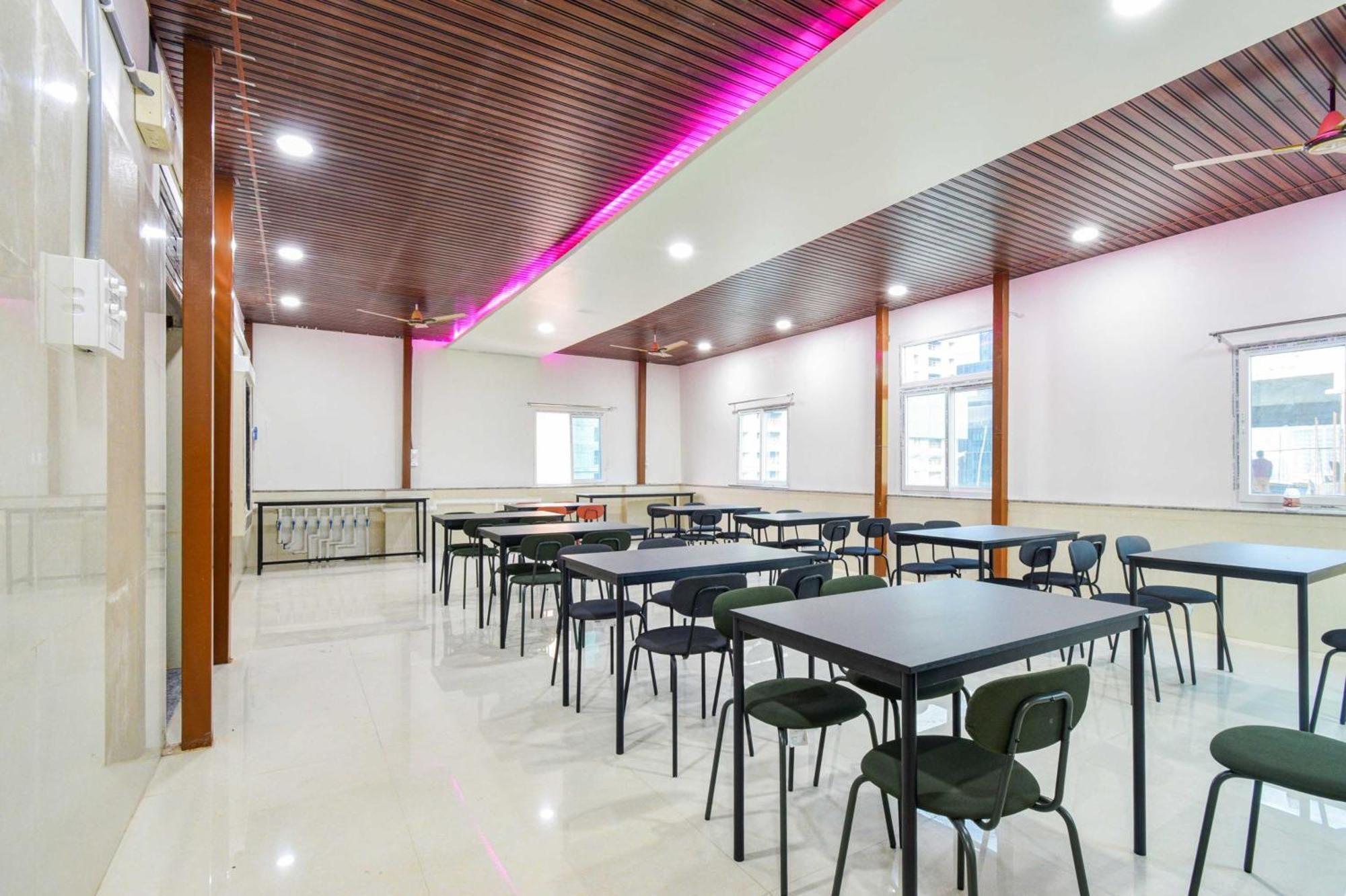 Super Townhouse Kokapet Near Gar
