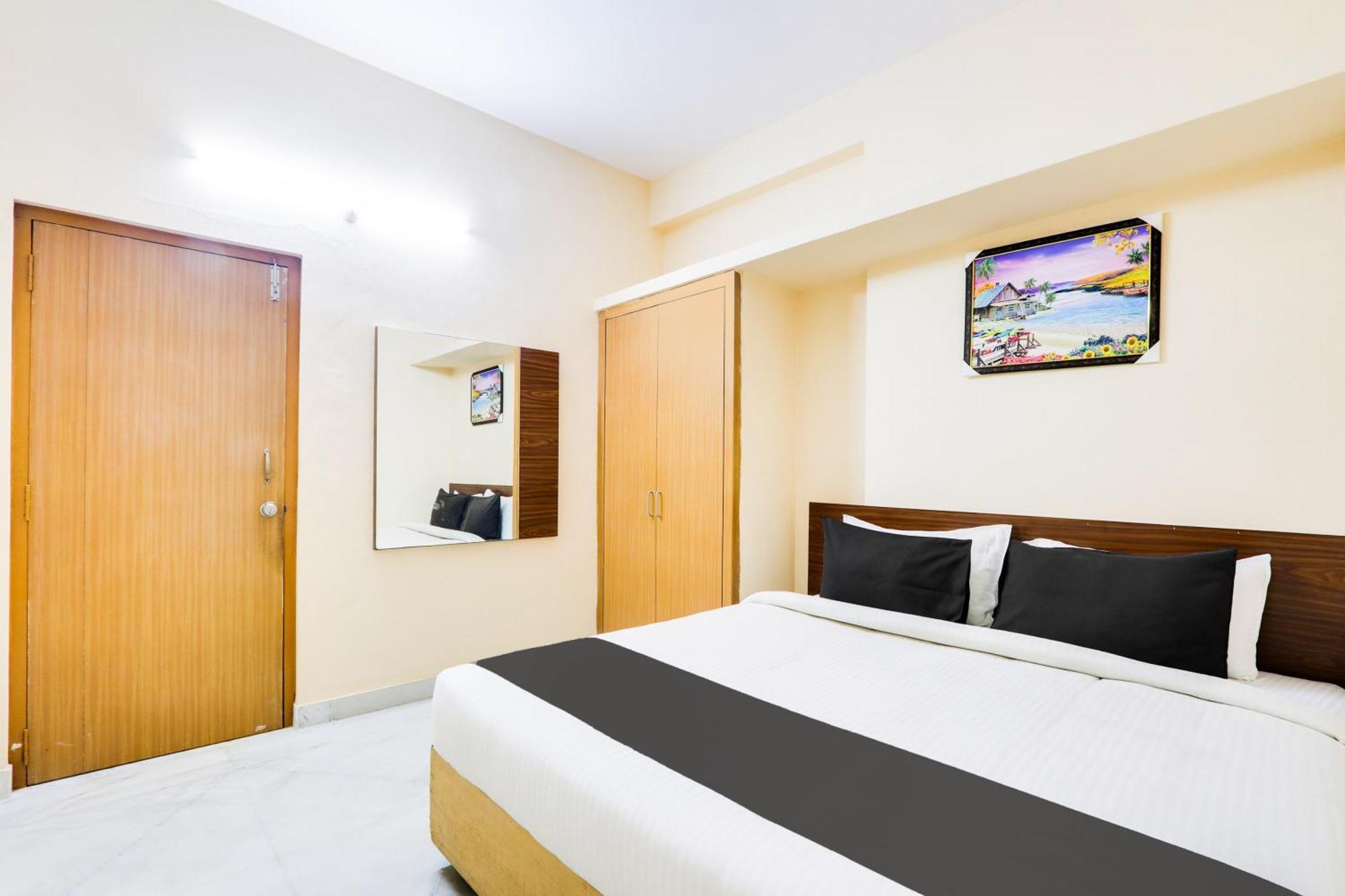 Hotel O Castle Kondapur