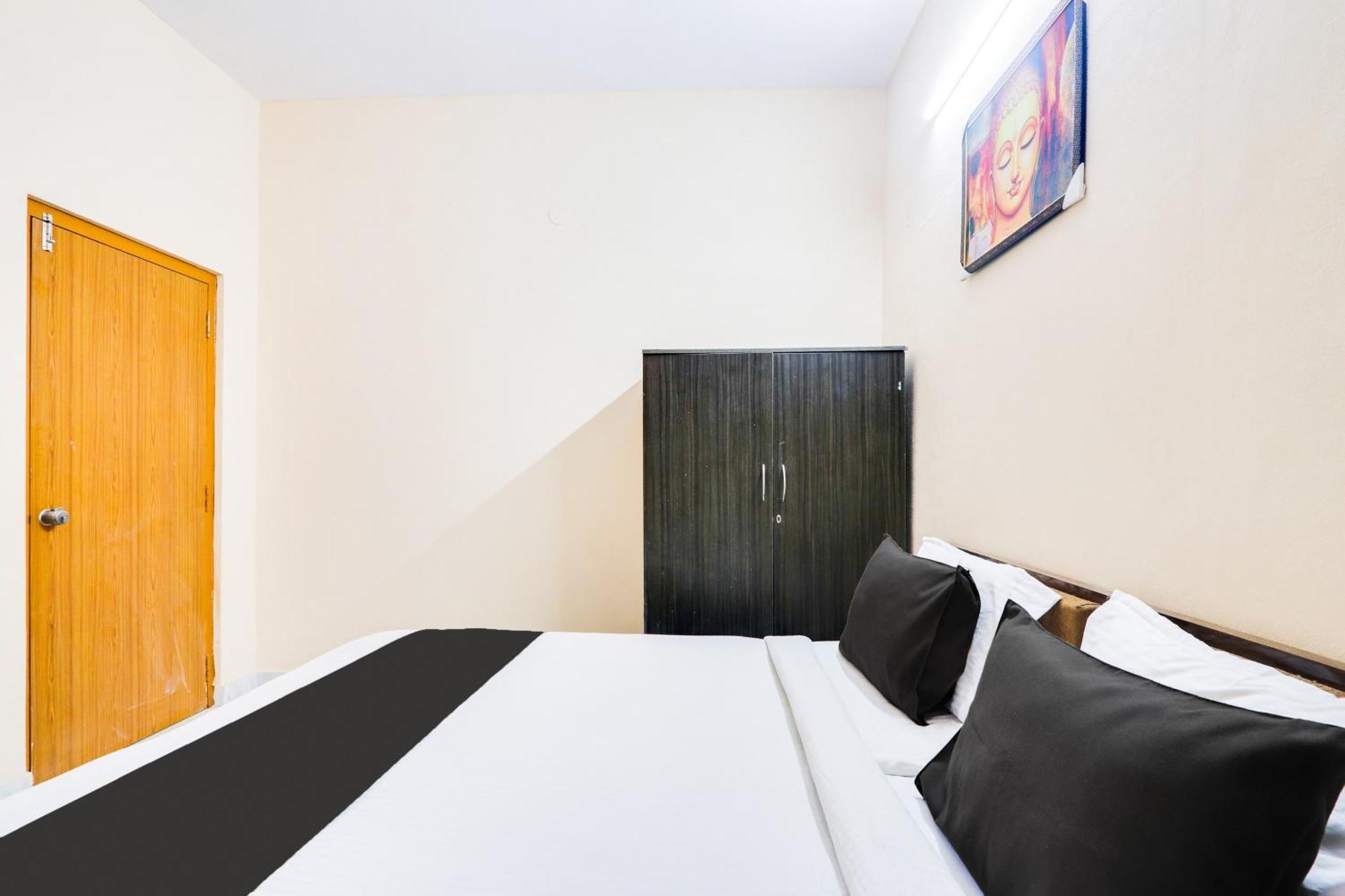 Hotel O Castle Kondapur 3*