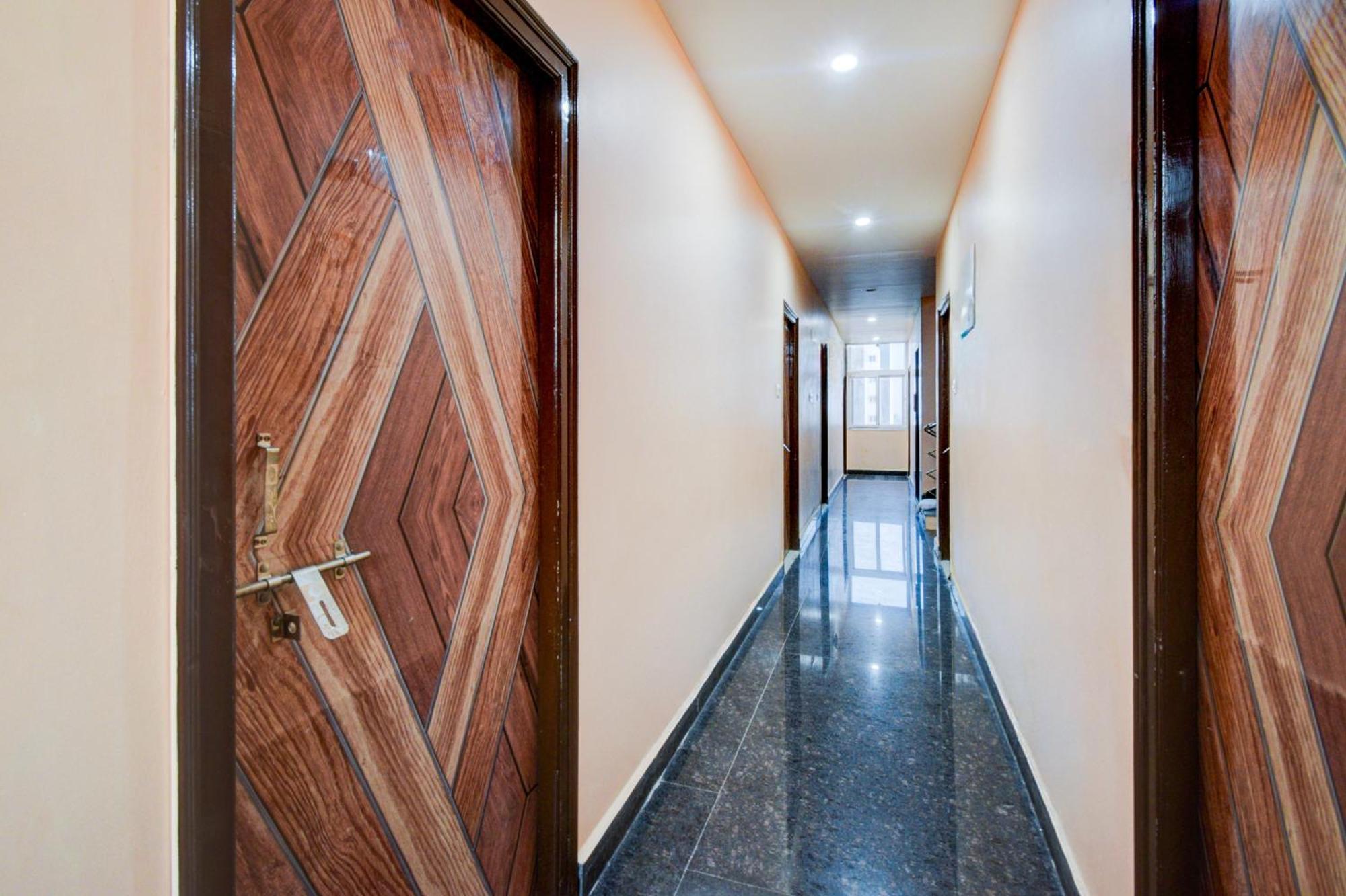 Hotel O Pvr 3*